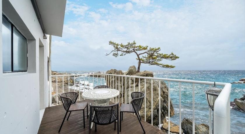 Waytree Ocean View Pool Villa Bed and Breakfast in South Korea