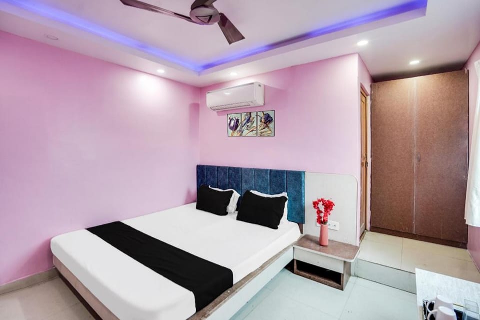 Super Townhouse Butler Road Near Maripur Chowk Hotel in India