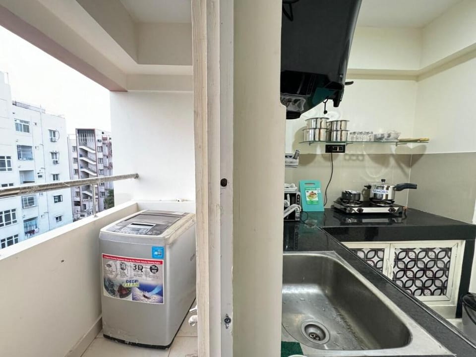 Stylish Haven: Central 2BHK with Full Amenities Apartment in Hyderabad