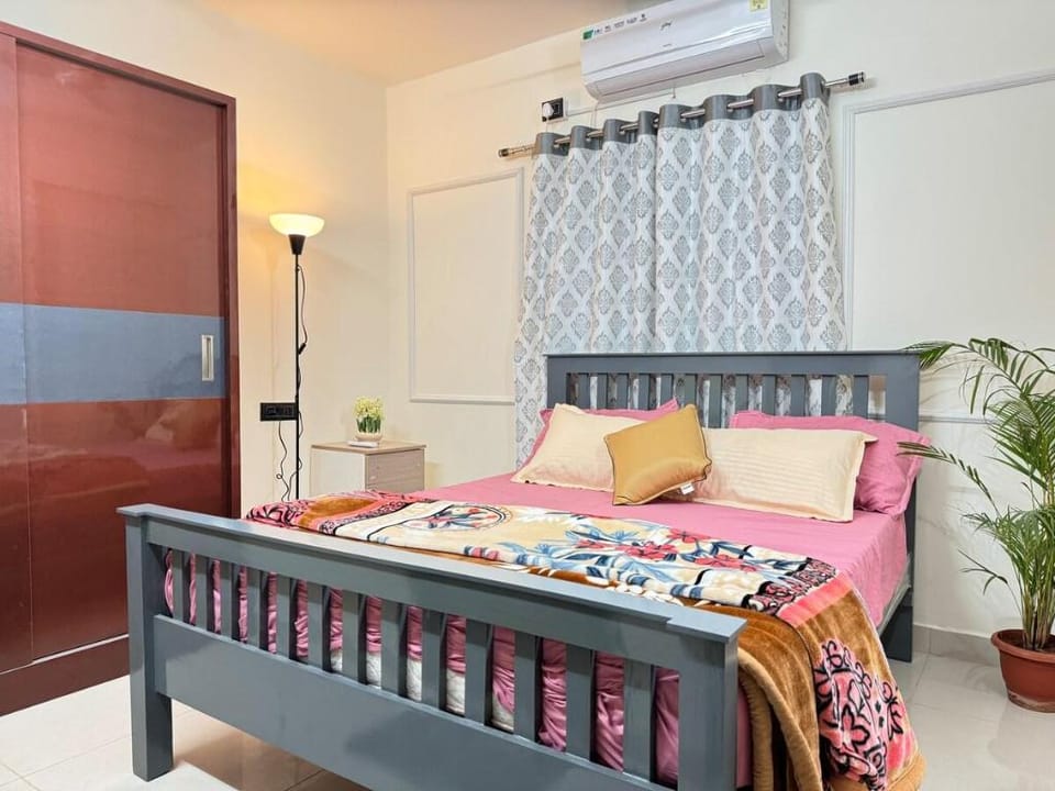 Stylish Haven: Central 2BHK with Full Amenities Apartment in Hyderabad