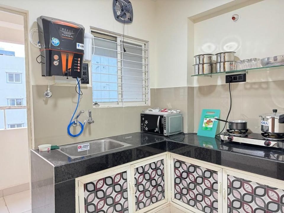 Stylish Haven: Central 2BHK with Full Amenities Apartment in Hyderabad