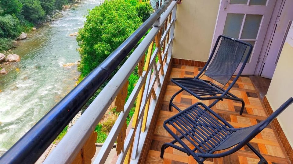 Hotel Mansarovar - Tirthan Valley Hotel in Himachal Pradesh