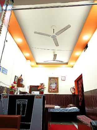Lotus Stay -1 Min Walk in Nizamuddin Railway St Apartment in New Delhi