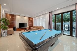 Beach Front Pool Villa Danang - 8 Bedrooms Villa in Da Nang