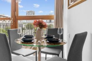Modern apartment with City views by Shoreditch Apartment in London Borough of Hackney