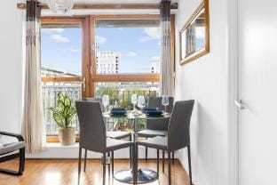 Modern apartment with City views by Shoreditch Apartment in London Borough of Hackney