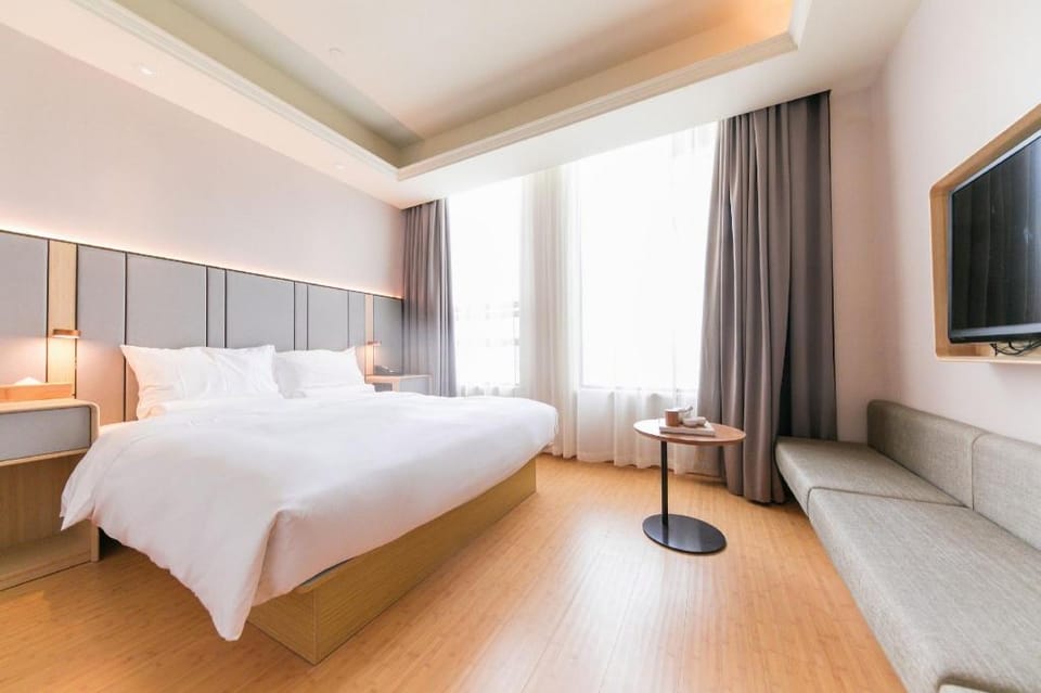Home Inn Plus Shanghai Children's Hospital Gudai Road Metro Station Hotel in Shanghai