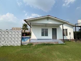 GoBravo 48 -2BHK Farm with Pool & Garden - Noida Farm Stay in Noida