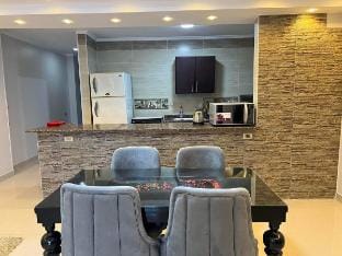 Comfy & luxurious apartments in Gesr El-Suez Vacation rental in Cairo Governorate