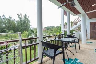 2BR Nai Harn Beach is 500 metres away C133 Vacation rental in Rawai