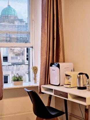 Double Room with Castle View  Apartment in Edinburgh