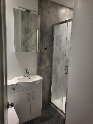 One Bed - Free Parking - Prime Location Apartment in Hove