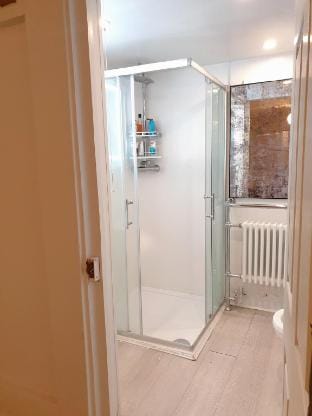 Large One Bed  - Onsite Parking - Prime Location  Apartment in Hove