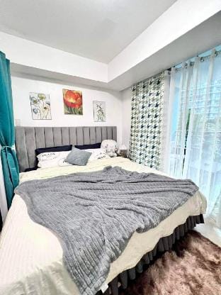Azure Suites Staycation Apartment in Paranaque