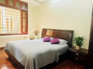 Nhà 345m2, 8 khách, 3 phòng ngủ, phố cổ trung tâm Vacation rental in Hanoi