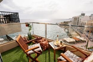 Amazing Seafront Duplex Apartment Sliema Apartment in Sliema