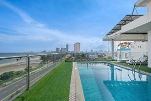 Beach front pool villa Danang - 8bedrooms Villa in Da Nang