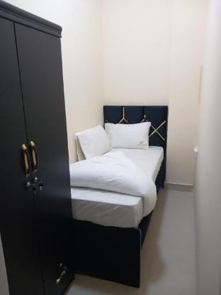 Four Stars HOSTEL Apartment in Dubai