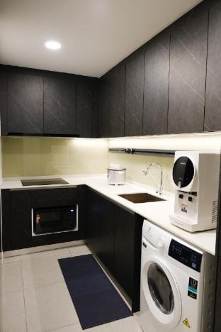 Luxury 3-BR @ KL | 5 mins to KLCC | Infinity Pool Apartment in Federal Territory of Kuala Lumpur