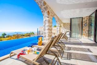Villa Royal  3 Deniz manzaralı geniş ailelere özel Villa in Muğla Province