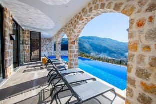 Villa Royal 7 Geniş ailelere uygun deniz manzaralı Villa in Muğla Province