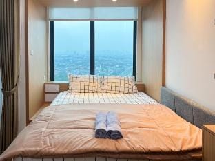 Stylish Studio SouthGate Apt w/ Pool, Gym, Netflix Apartment in South Jakarta City