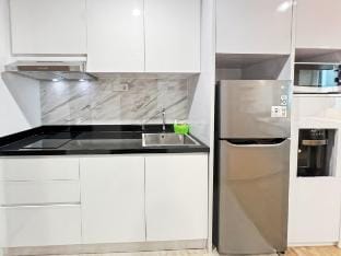 Stylish Studio SouthGate Apt w/ Pool, Gym, Netflix Apartment in South Jakarta City