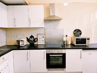 Classic Double Room with Shower Apartment in Edinburgh