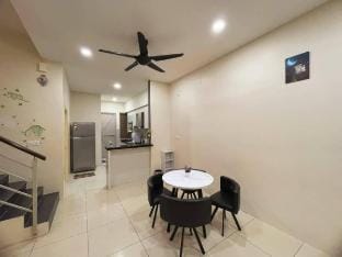 CozyHouse 4ROOM 3BATH ROOM 10PAX@SimpangAmpatTasek Vacation rental in Penang