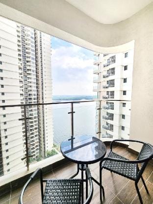 Sunset View 5 Pax Suites Country Garden Bay Laurel Vacation rental in Johor Bahru