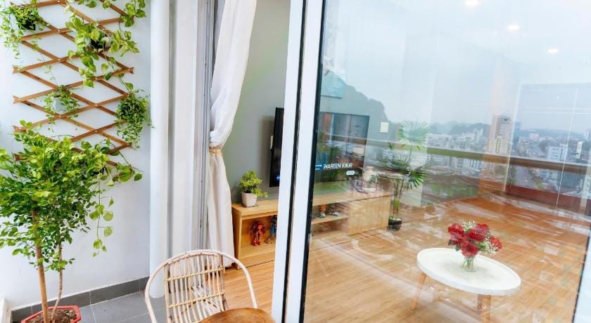 Mon La Maison Sapphire Ha Long - Downtown Apartment in Laos