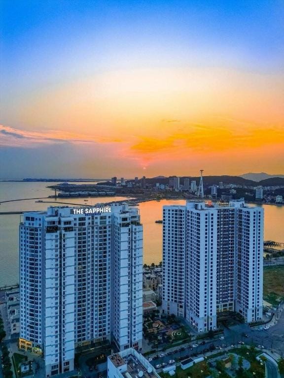 Mon La Maison Sapphire Ha Long - Downtown Apartment in Laos