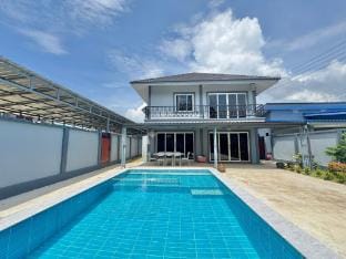 คุณนายพลูวิลล่า พัทยา  Villa in Pattaya City