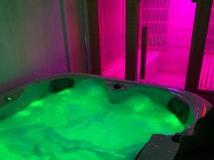 Perfect Couple Retreat To Relax With Hot Tubsauna Vacation rental in Brighton