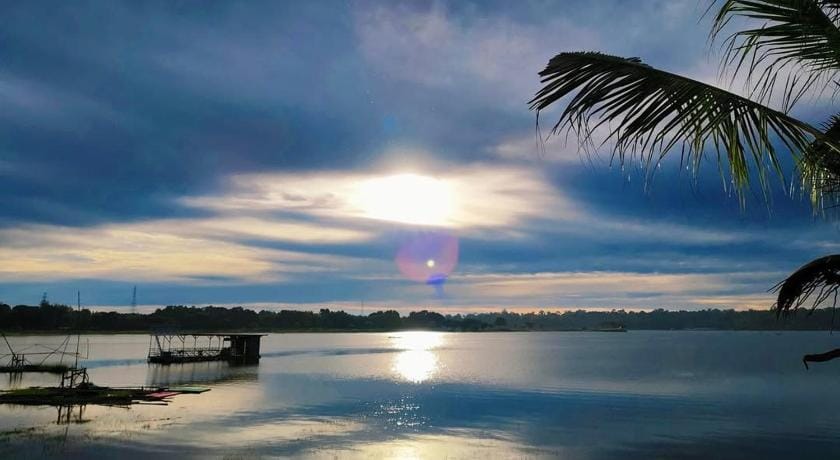 Inthanon Camping, Sirinthorn Dam Hotel in Laos