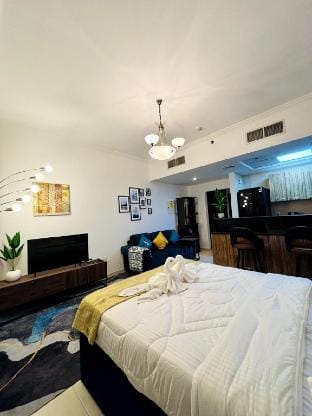 Stunning Studio w/ rooftop pool+Terrace + Gym Apartment in Dubai