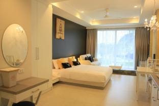 The Cleat (Krabi Boat Lagoon) Studio marina front Apartment in Krabi Changwat