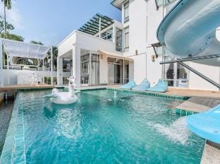 Villa with a Warm Atmosphere and Sea View in Pattaya Villa in Pattaya City