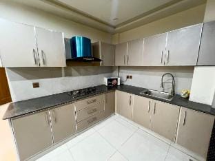 Cozy 1BR Apartment Safe & Sound Apartment in Lahore