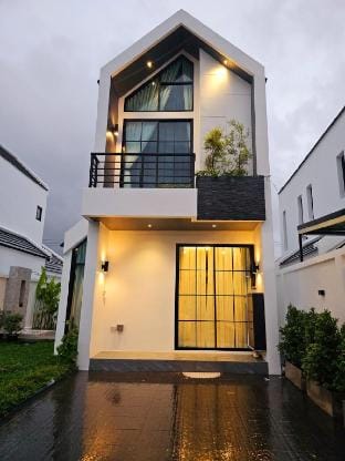 Sira's Harmony Pool Villa Vacation rental in Thep Krasatti