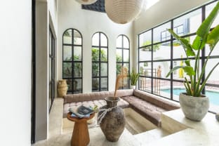 Casa Toledo 1 bed w/ enclose livingroom AC Villa in North Kuta