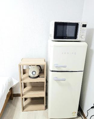 Busan Stn 5min 2 Room 2 Q-Beds Hotel Bed Netflix  Apartment in Busan