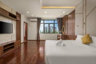 Tận hưởng kỳ nghỉ - villa 6 phòng ngủ -hồ bơi kính Villa in Da Nang