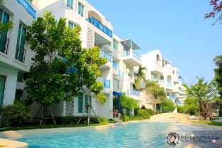 Chelona Condo 1BR Poolside up to 4 PAX Apartment in Nong Kae