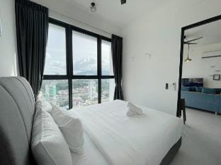 Sea View {Tea Time Suite} with Infinity Pool Vacation rental in George Town