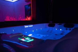 La Nuit Des Secrets Loveroom avec Jacuzzi et sauna Villa in Roquebrune-sur-Argens