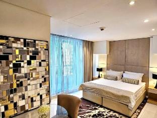 Modern Studio/close to Canal Apartment in Dubai