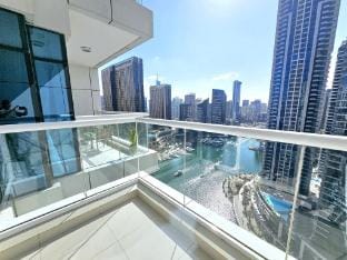 Panoramic marina Views - 2 BR Apartment in Dubai
