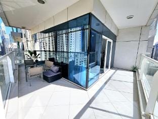Panoramic marina Views - 2 BR Apartment in Dubai