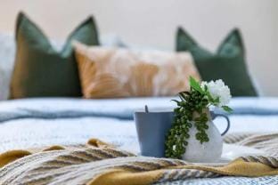 Cozy Apartment on Bourke St, Steps from Chinatown Vacation rental in Melbourne